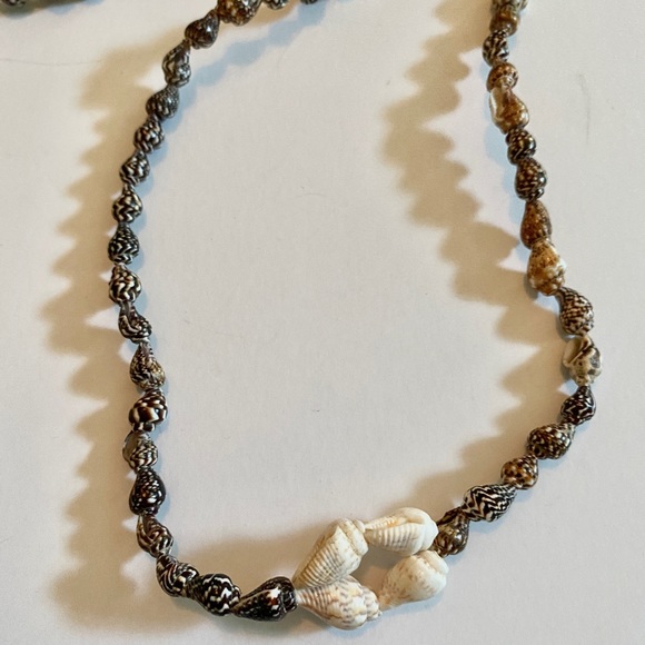 Jewelry - Vintage BOHO Mini Shell Necklace